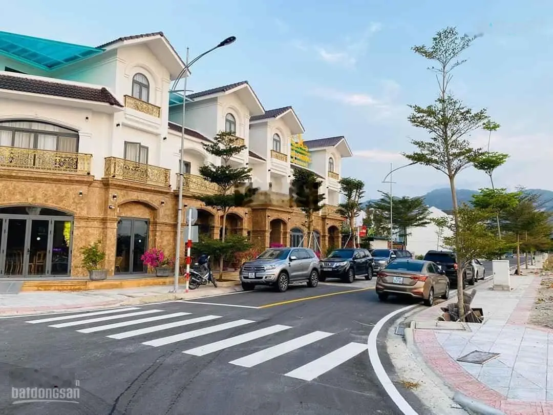 Cần bán lại nền đẹp Golden Bay view hồ view công viên, đường 26m giá tốt LH 0908 207 ***