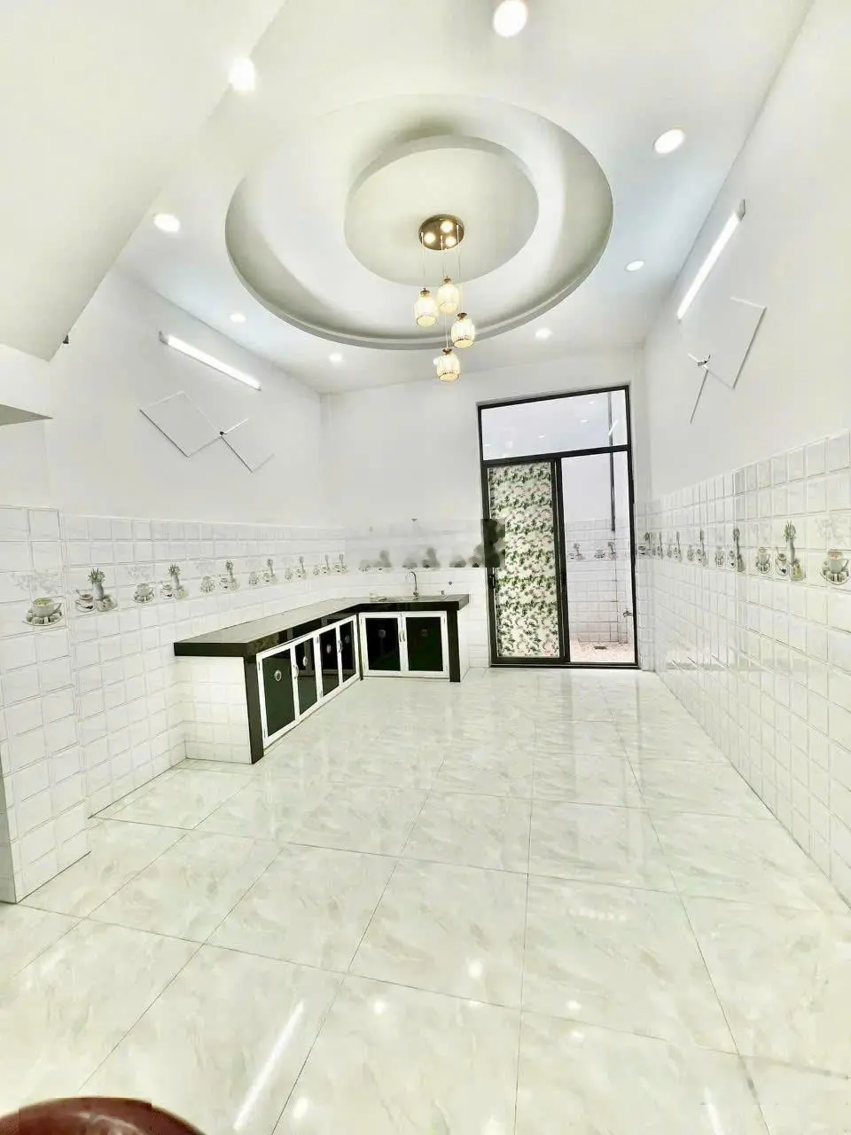 Tiện Ích Bao Vây Nhà Đường Hương Lộ 2, Phường Bình Trị Đông A, Q. Bình Tân, DT: 56m2.