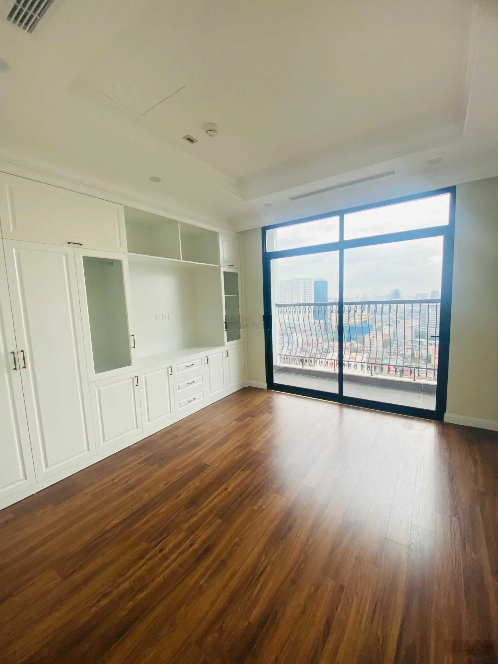 Chính chủ bán căn penthouse đẹp Đông tứ mệnh giá 3X tỷ. LH: 0987 975 ***