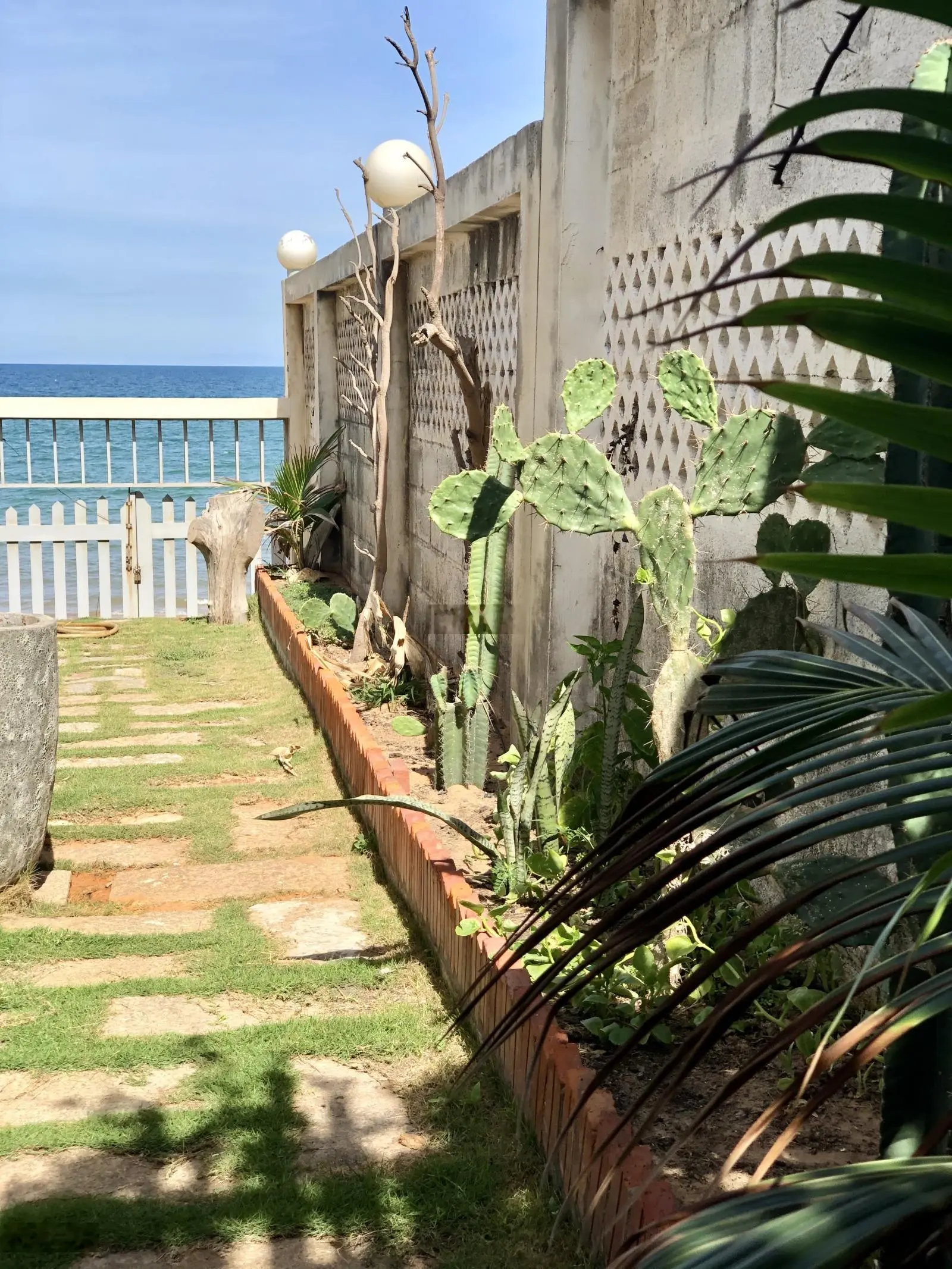 Bán nhà biệt thự Đơn Lập Mặt Tiền Biển - Sổ Hồng Lâu Dài - View Đẹp Hiếm Có, cách Novaworld 3 km