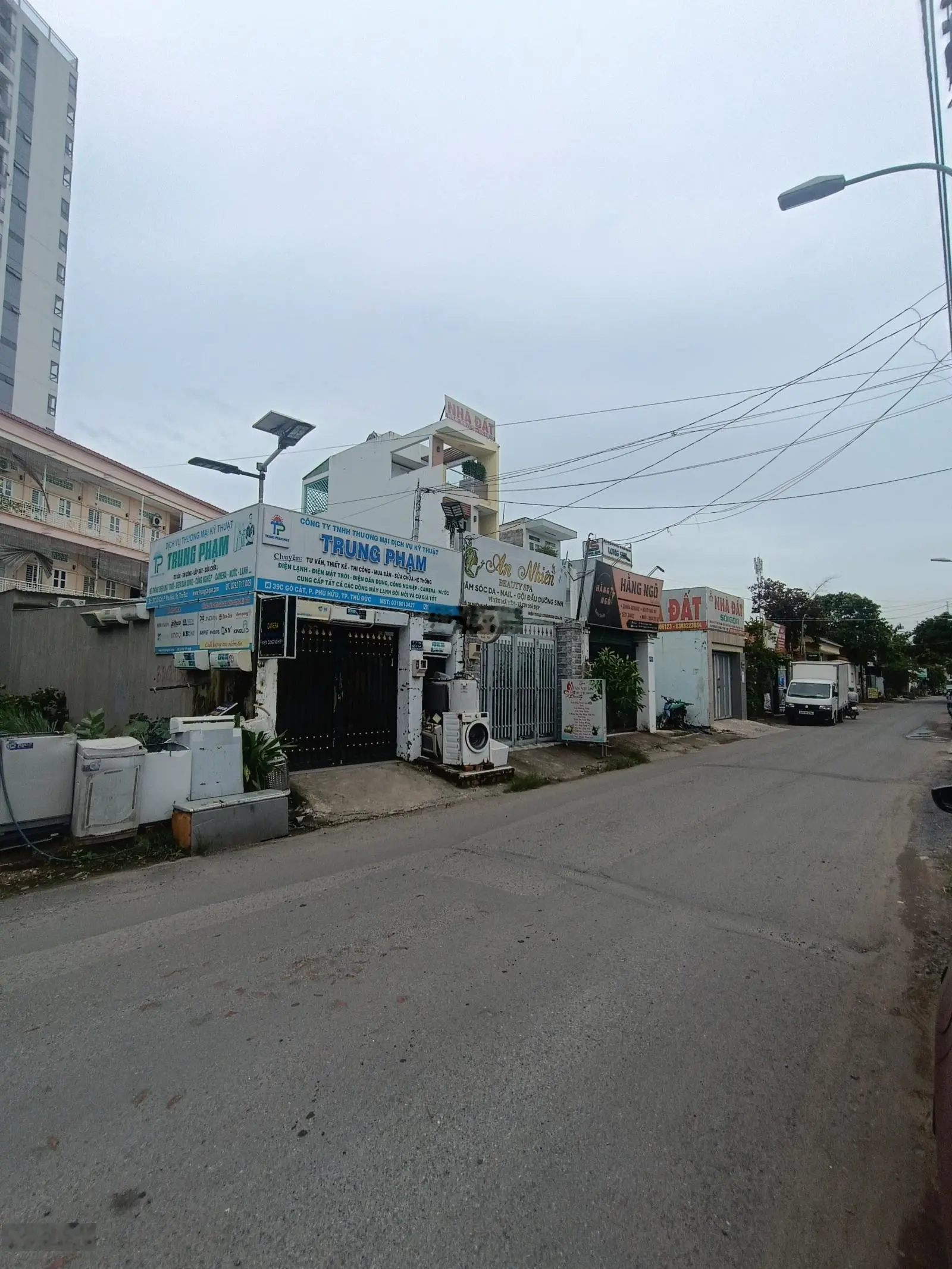 Bán nhà 114m2 mặt tiền đường Gò Cát, Phú Hữu. DT 4x29m, nhà cấp 4 mới đang kinh doanh. Giá 5,7 tỷ