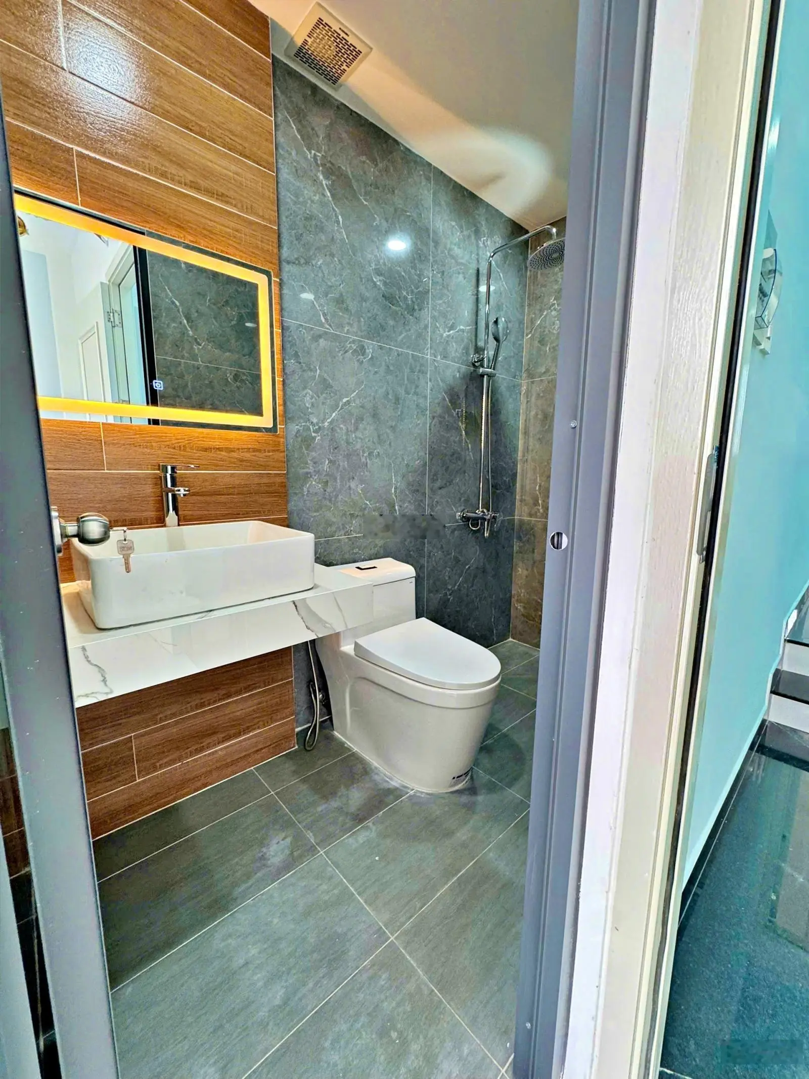Bán Nhà 4 Tầng, DT61m2 Xây Mới, Đường Thông Đối Diện Vạn Phúc City