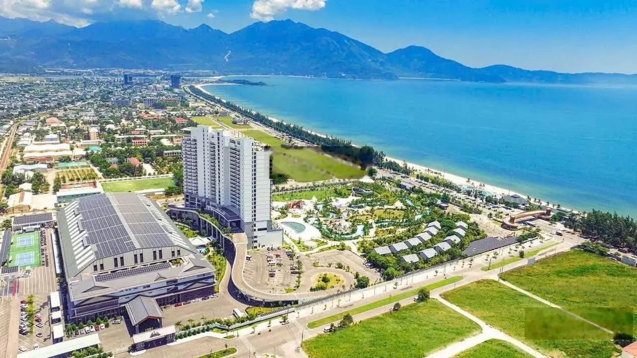Bán đất 500m (20x25m) tặng kèm biệt thự sát biển Nguyễn Tất Thành khu du lịch Nhật giá tốt khu vực
