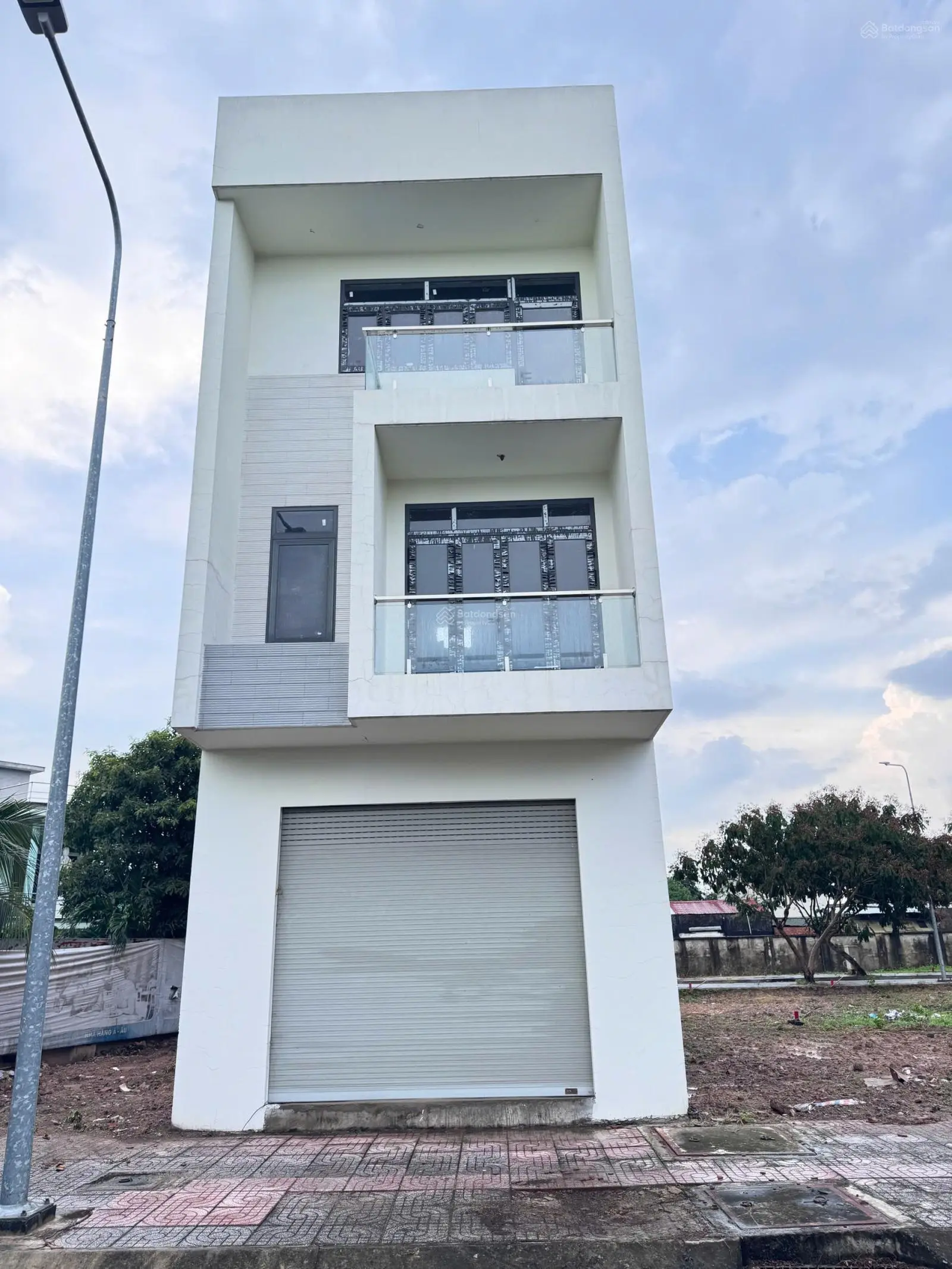Nhà mới xây ngay chợ thuận giao-thuận an - sổ hồng riêng-mtđ 25m kinh doanh buôn bán ngay