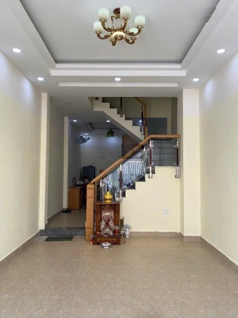Chỉ xách vali về ở đường 8, Linh Trung 86m2 nhà đẹp 3 tầng 4PN 6.2 tỷ xe hơi ngủ trong nhà