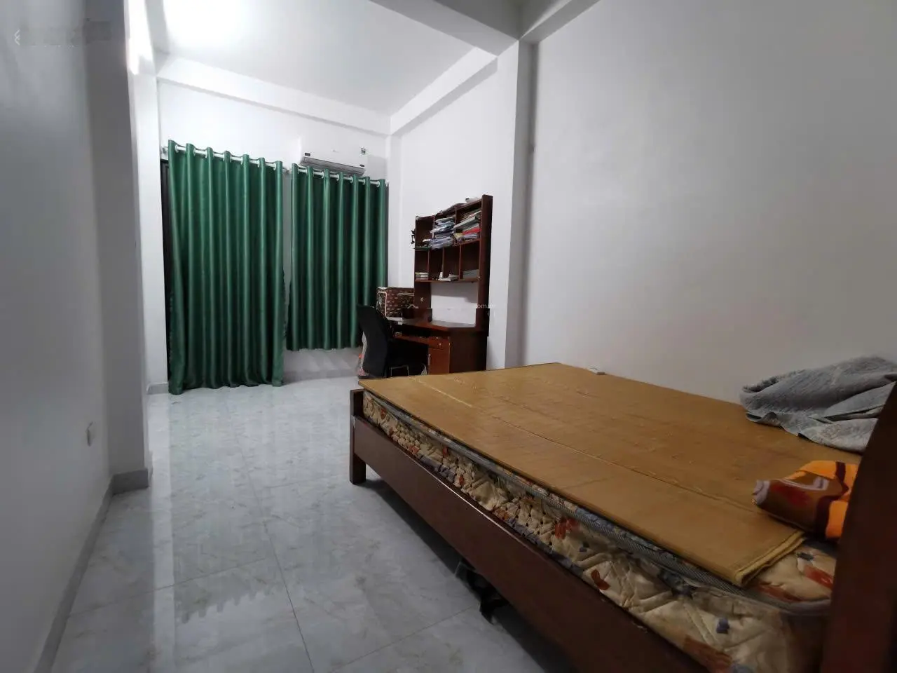 Cần bán nhà gấp gần Vinhomes Thăng Long, cách oto tránh 10m, 46m2, 3 tỷ 45
