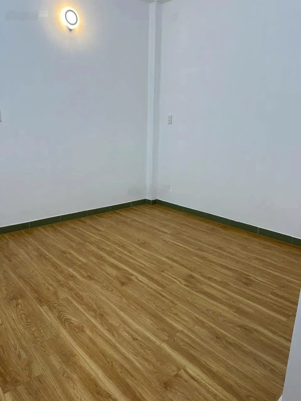 Nhà mới đẹp, 1trệt, 2 lầu, 2 Sân thượng, Ngang 4m x Dài 20m, đất đẹp, có nở hậu. Hoàn công 180,8m2