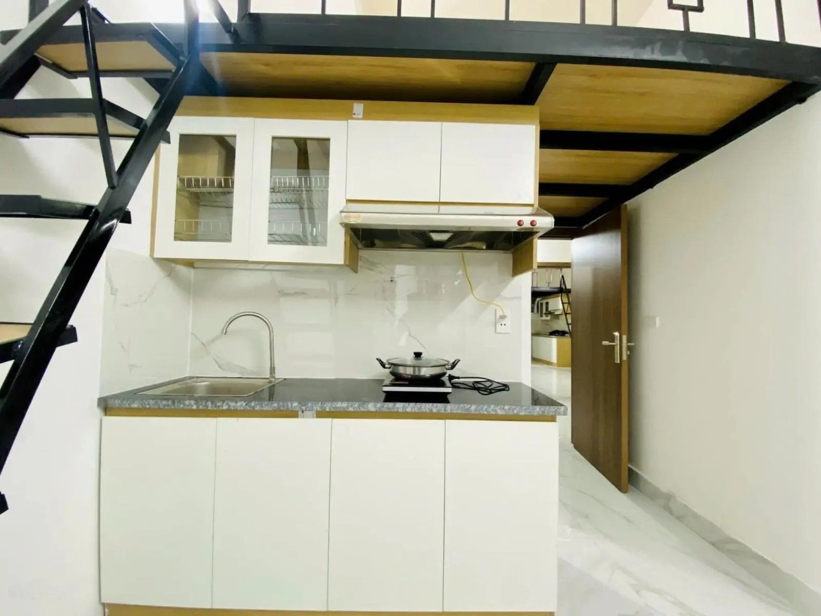 Bán toà căn hộ dòng tiền - Lạc Long Quân - xây mới cứng