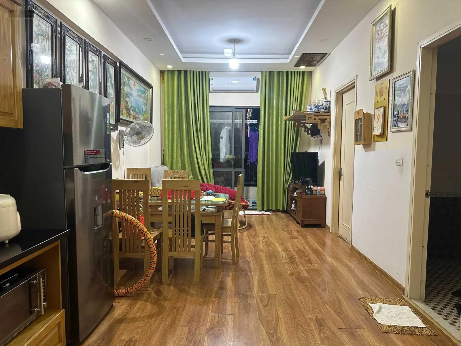 Bán căn 2 ngủ 2 vệ sinh tầng trung full đồ
