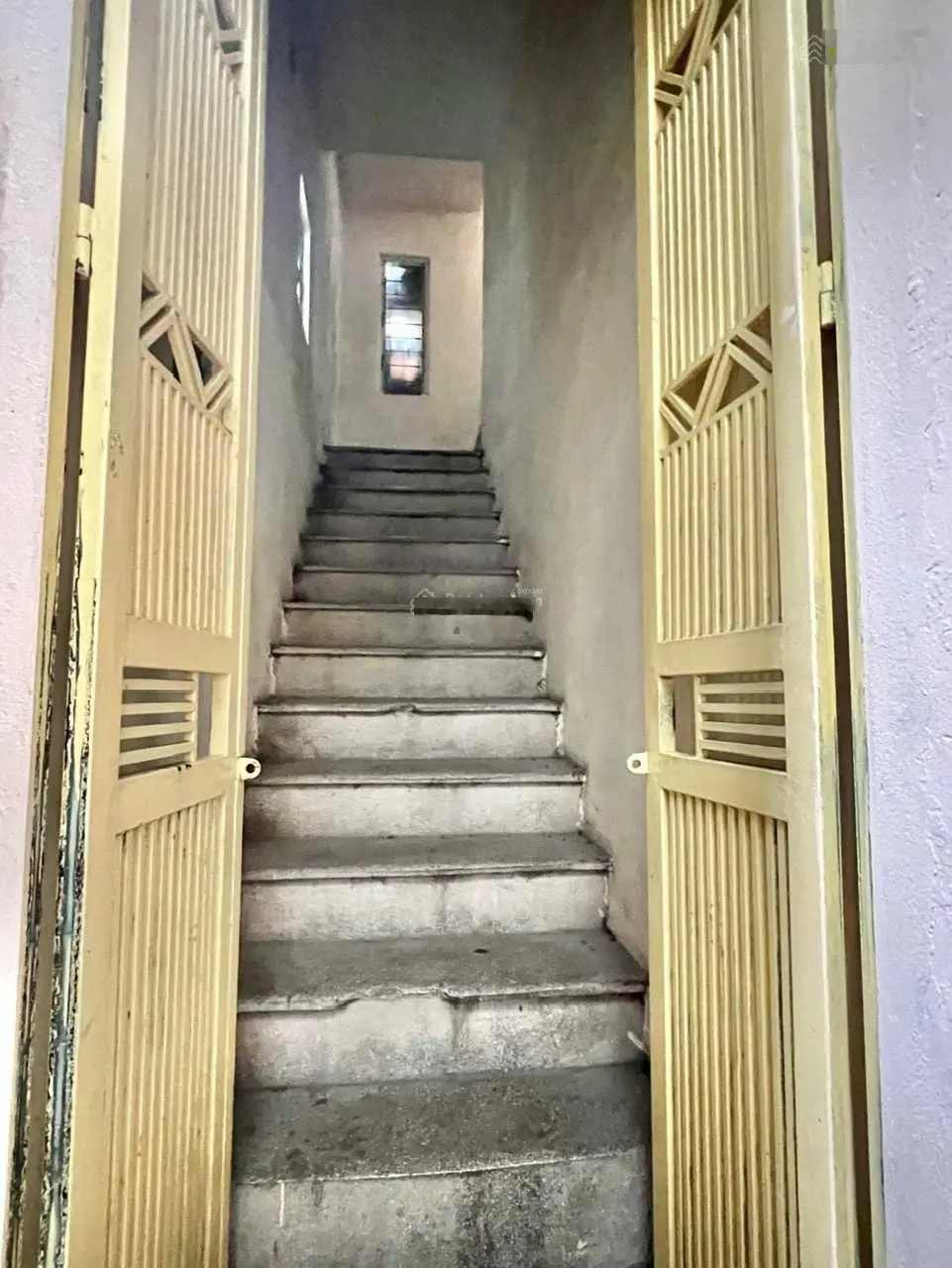 Bán nhà đẹp, cực hiếm, Kim Mã tập thể 120m2 2T 3.99 tỷ, ngõ to gần phố, sân rộng, hai thoáng