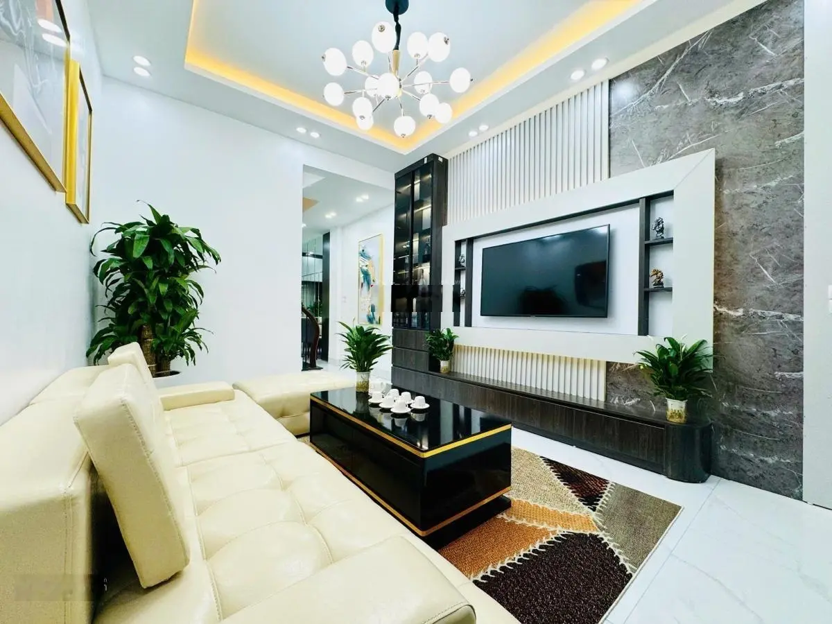 Bán gấp -phố hoàng văn thái 38m*4t- phân lô quân đội - ô tô đỗ cổng- xem là ưng-sđcc- ở luôn