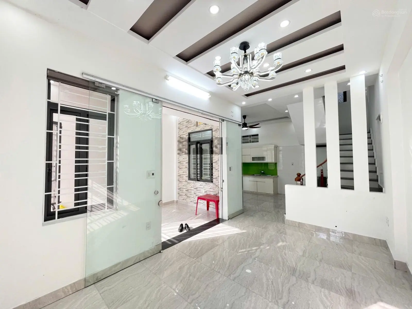 Bán nhà tuyến 2 Lê Duẩn, Kiến An, đường ô tô đỗ cửa
