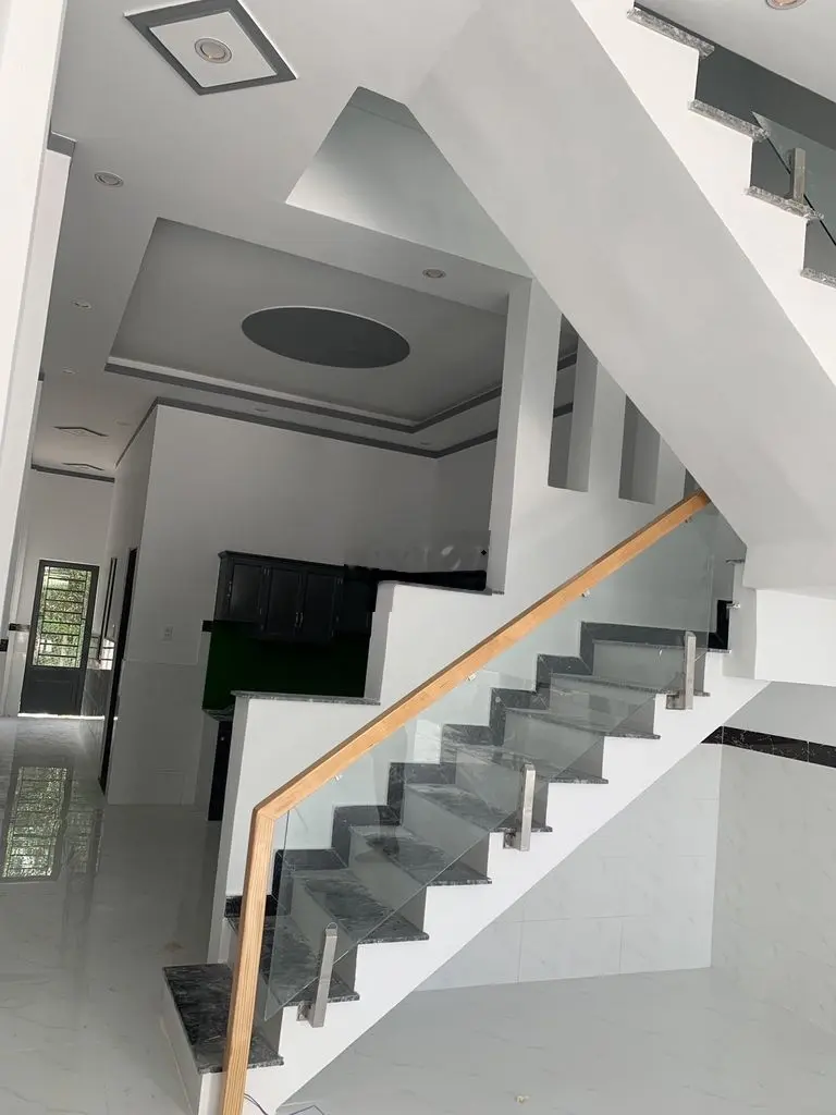 Bán nhà mới 990 triệu, sổ riêng sau cây xăng thạnh phú 350m,