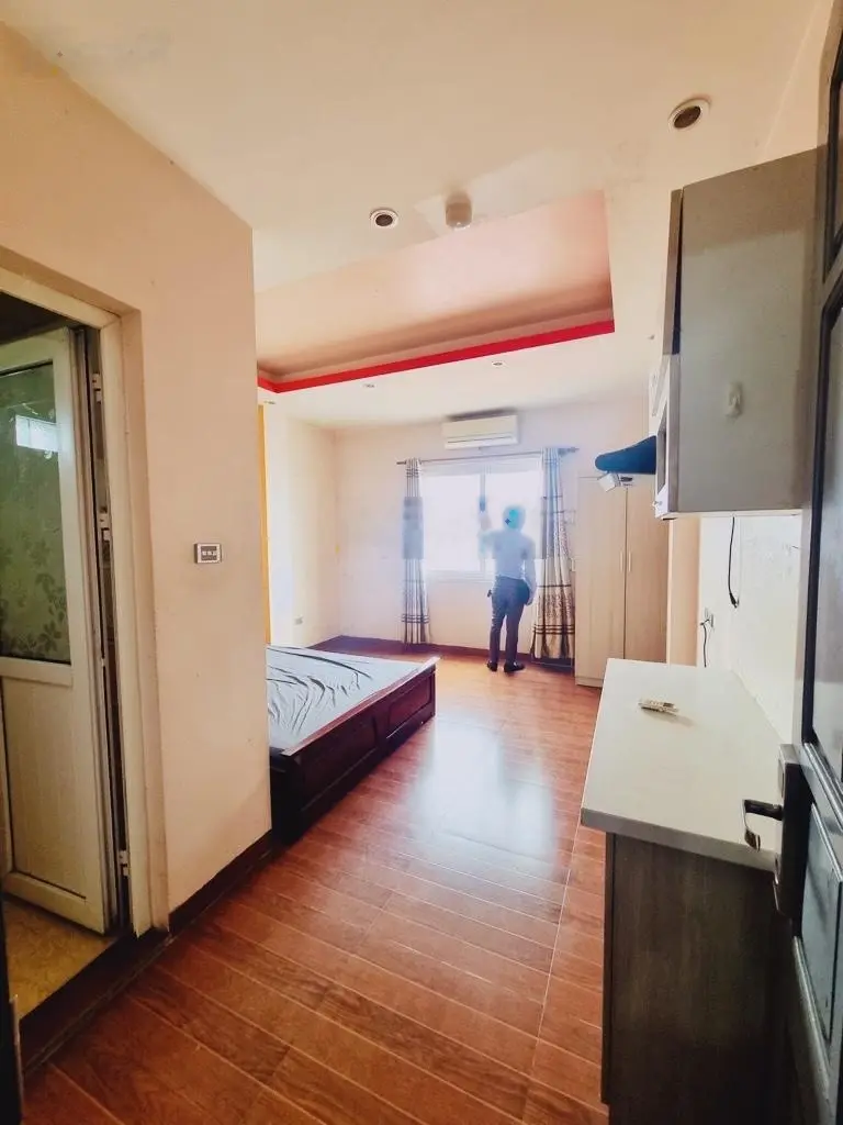 Bán CCMN 9 tầng Nguyễn Chí Thanh, 15 phòng, thang máy, 2 mặt ngõ, ô tô đỗ cửa, kinh doanh tốt