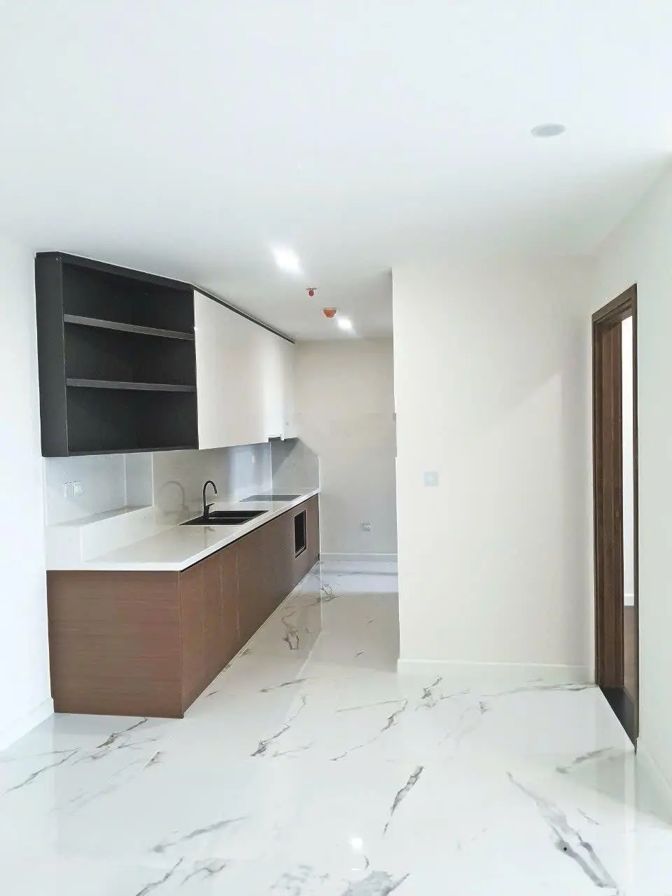 Bán căn hộ 3 ngủ/104m2 Sunshine City Ciputra tầng cao view sông Hồng
