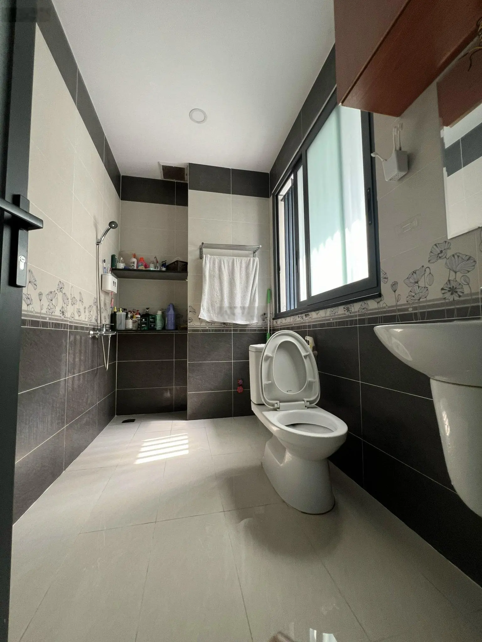 Bán nhà khu đô thị Vạn Phúc - vị trí đẹp gần kênh sông Trăng - 7x19m - Sổ hồng riêng - Có thang máy
