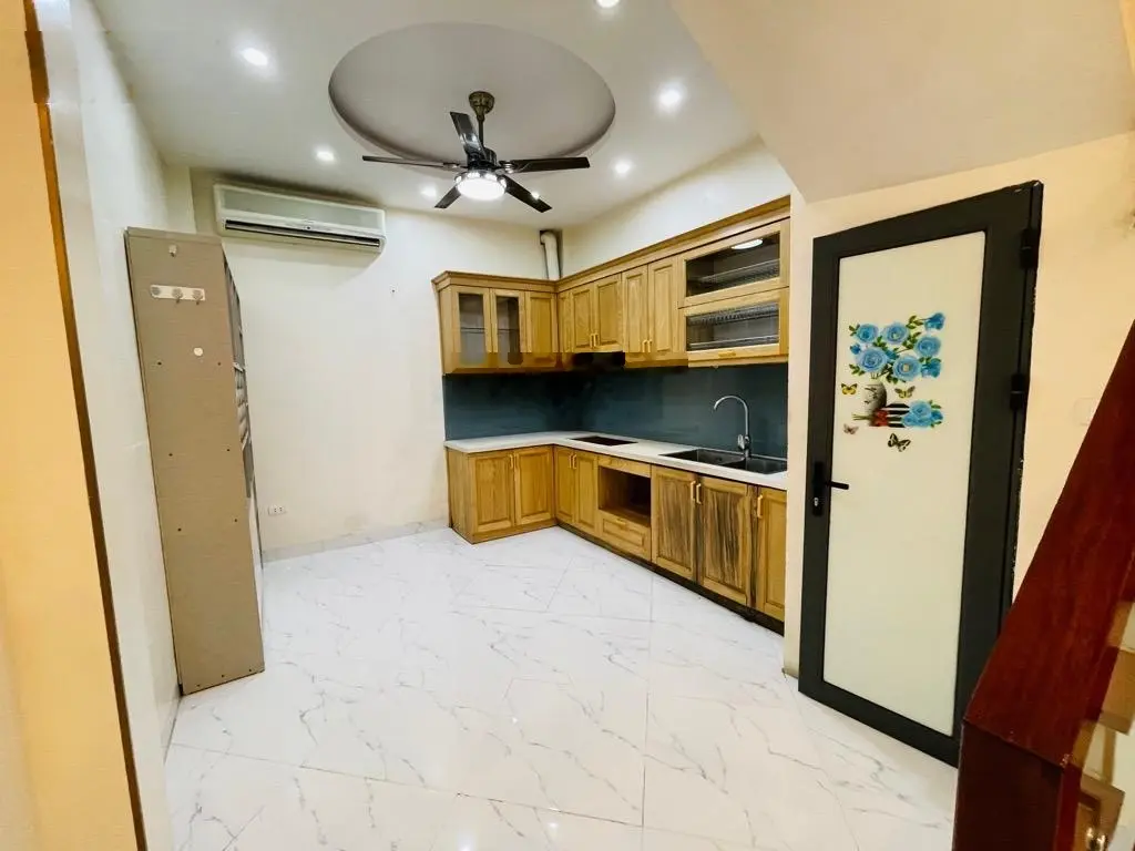 Nhà trung tâm Cầu Giấy, 5 tầng, ôtô đỗ cửa