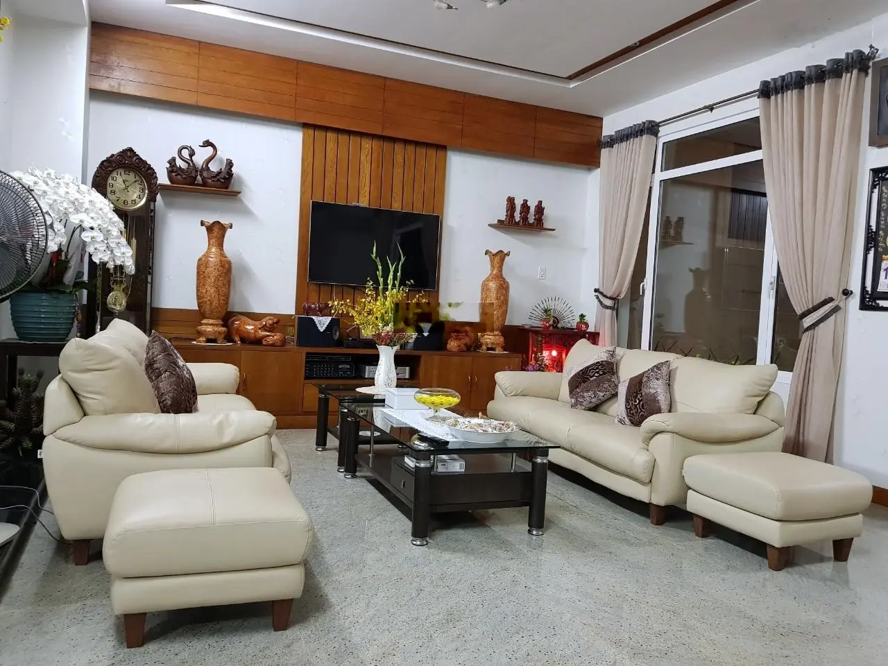 Bán biệt thự mặt tiền ngay Cao Đức Lân 10x20m hầm 3 tầng sổ hồng full nội thất giá 39 tỷ
