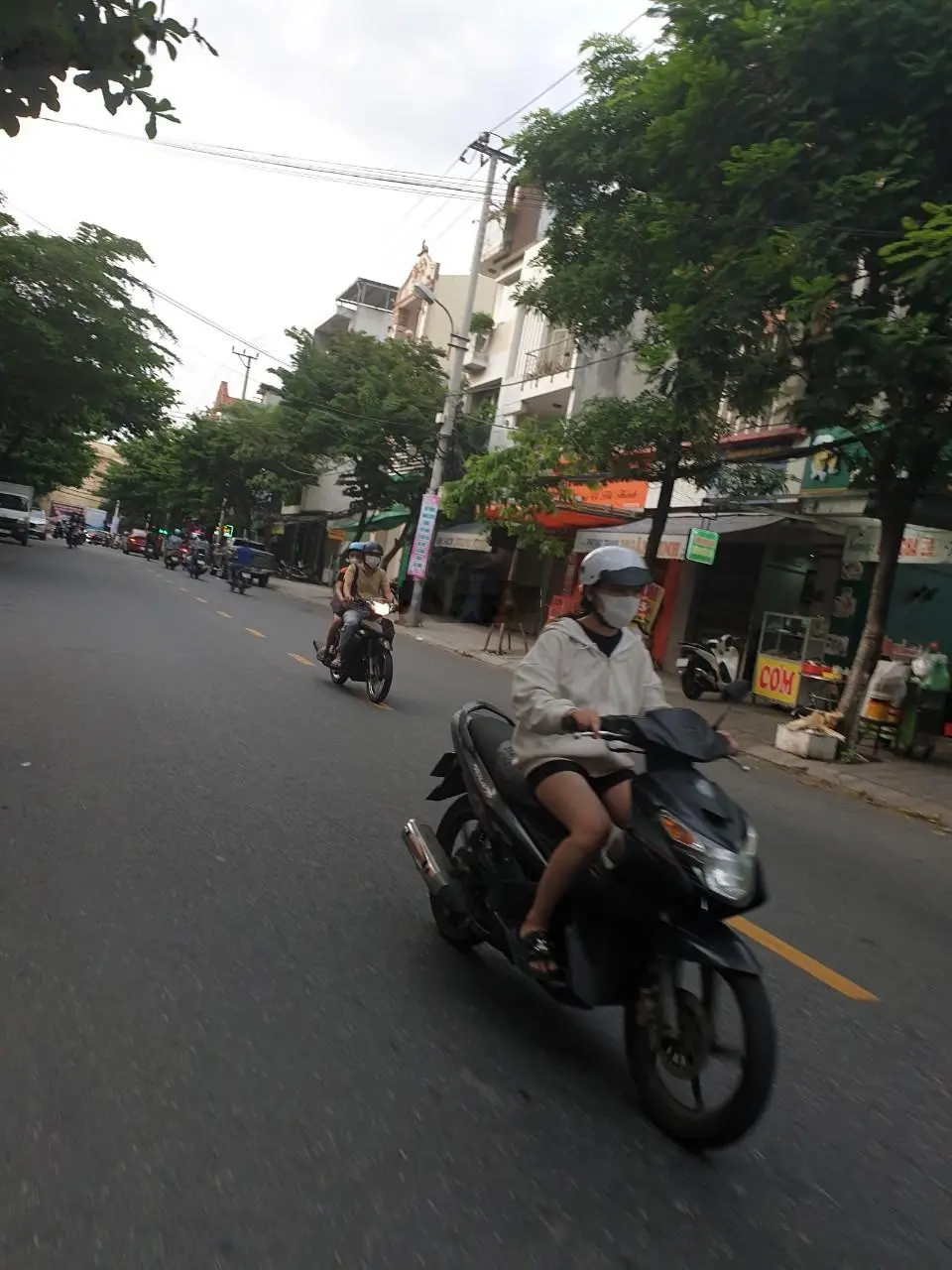 Chào bán gấp căn nhà 2 tầng đẹp giá rẽ, hém 5.5m ra Hà Huy Tập 100m.