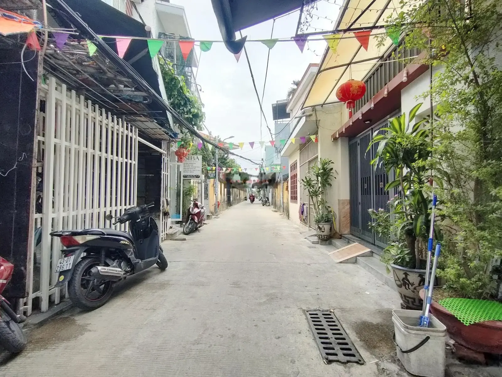 Nhà 3 tầng đường ôtô 5m ôtô đậu đỗ trong sân - sát nhà đường Điện Biên Phủ