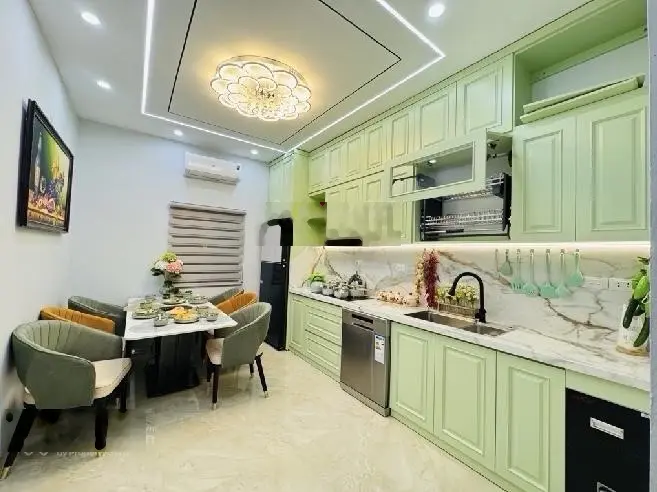 Bán Nhà Hoàng Mai dòng tiền, thang máy nhập khẩu, nội thất xịn sò, nằm lô góc.