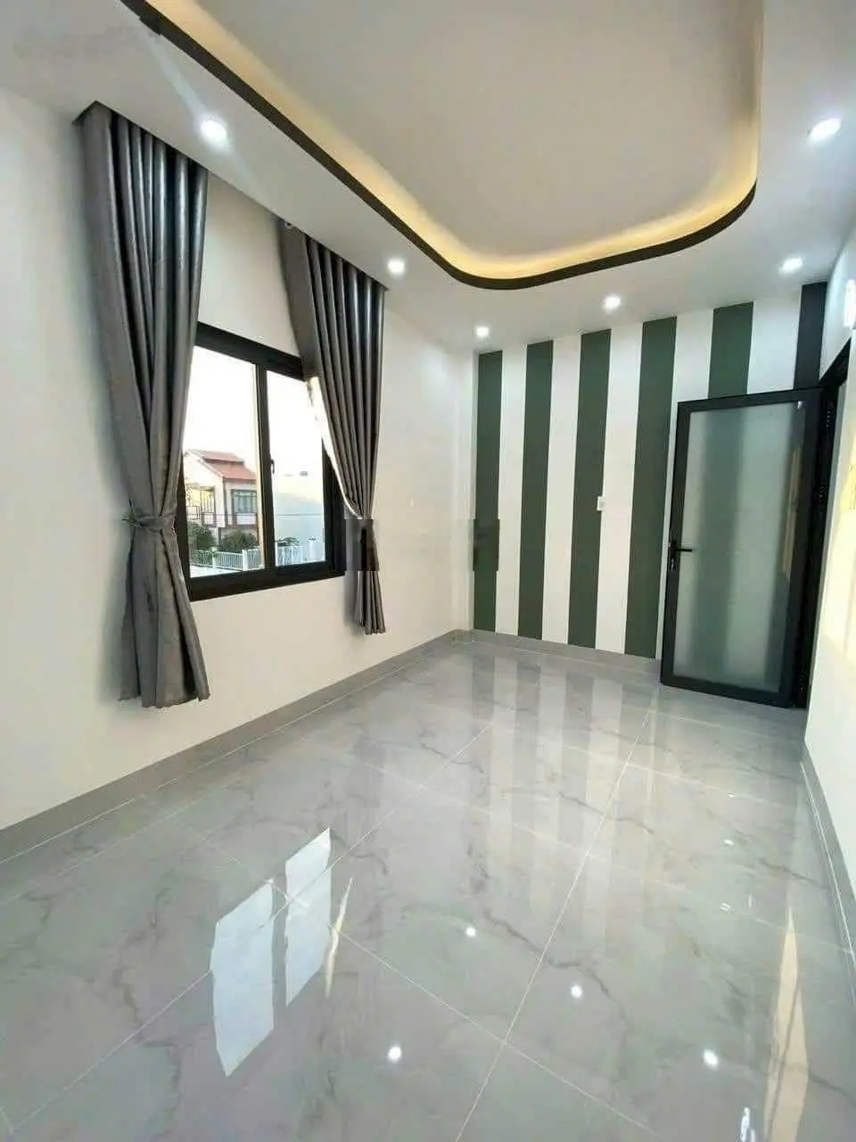 Cắt lỗ 300 triệu nhà mặt tiền chợ Bình Chánh 110m2 giá ngộp sổ hồng riêng