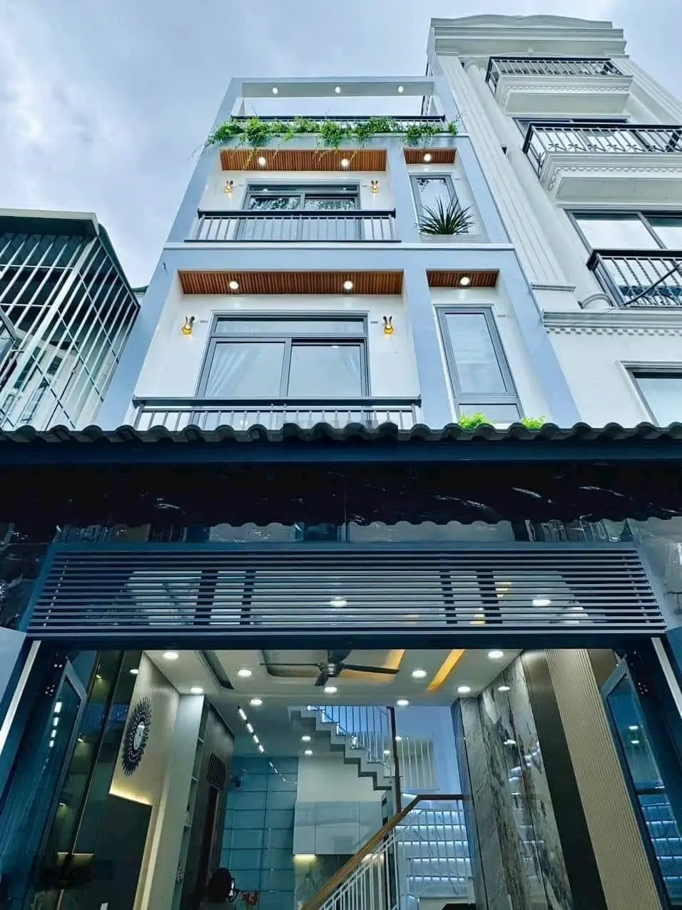 Dọn vào ở ngay nhà Chiêu Anh Các, Phường 5, quận 5 cần bán - Giá:4tỷ880/63m2. 2 tầng có sân thượng