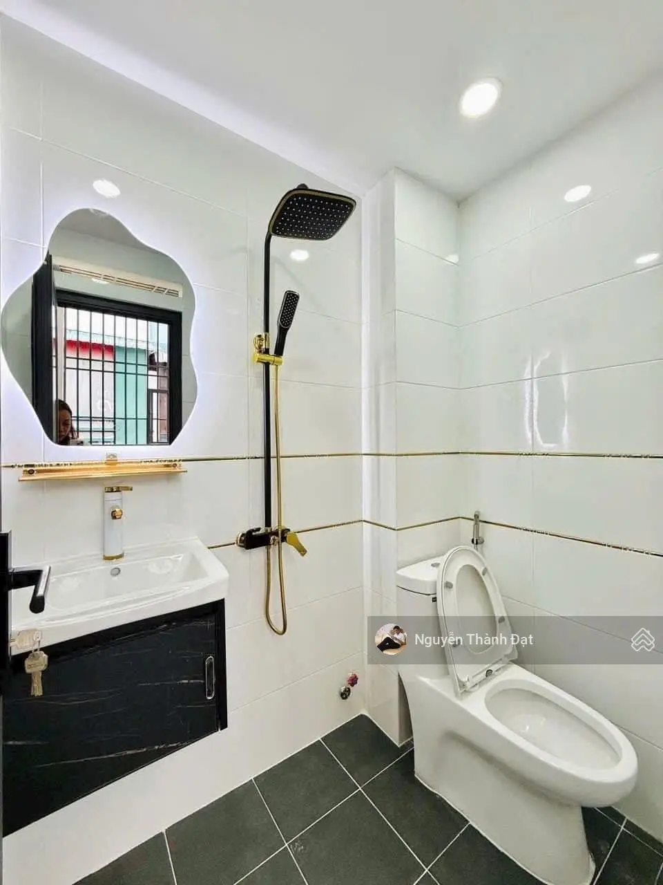Bán nhà đầu tư ngay chợ Bình Chánh đang cho thuê 9tr/tháng sổ hồng riêng mặt tiền đường 12m