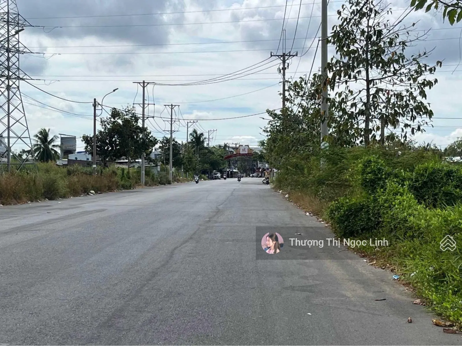 Không thể bỏ qua lô đất MT Phong Thới, gần UBND thị trấn Vũng Liêm, Vĩnh Long. DT 120m2. SHR