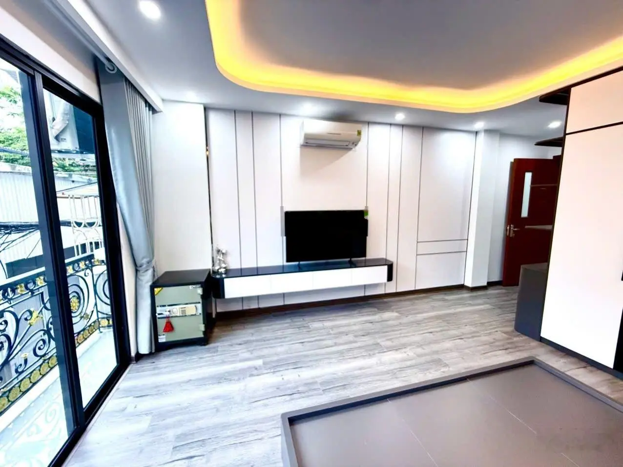 Tôi cần bán căn nhà số 28 ngõ 438 Ngọc Thụy 6 tầng mới, lô góc gara ôtô, thang máy, full đồ, 13.9tỷ