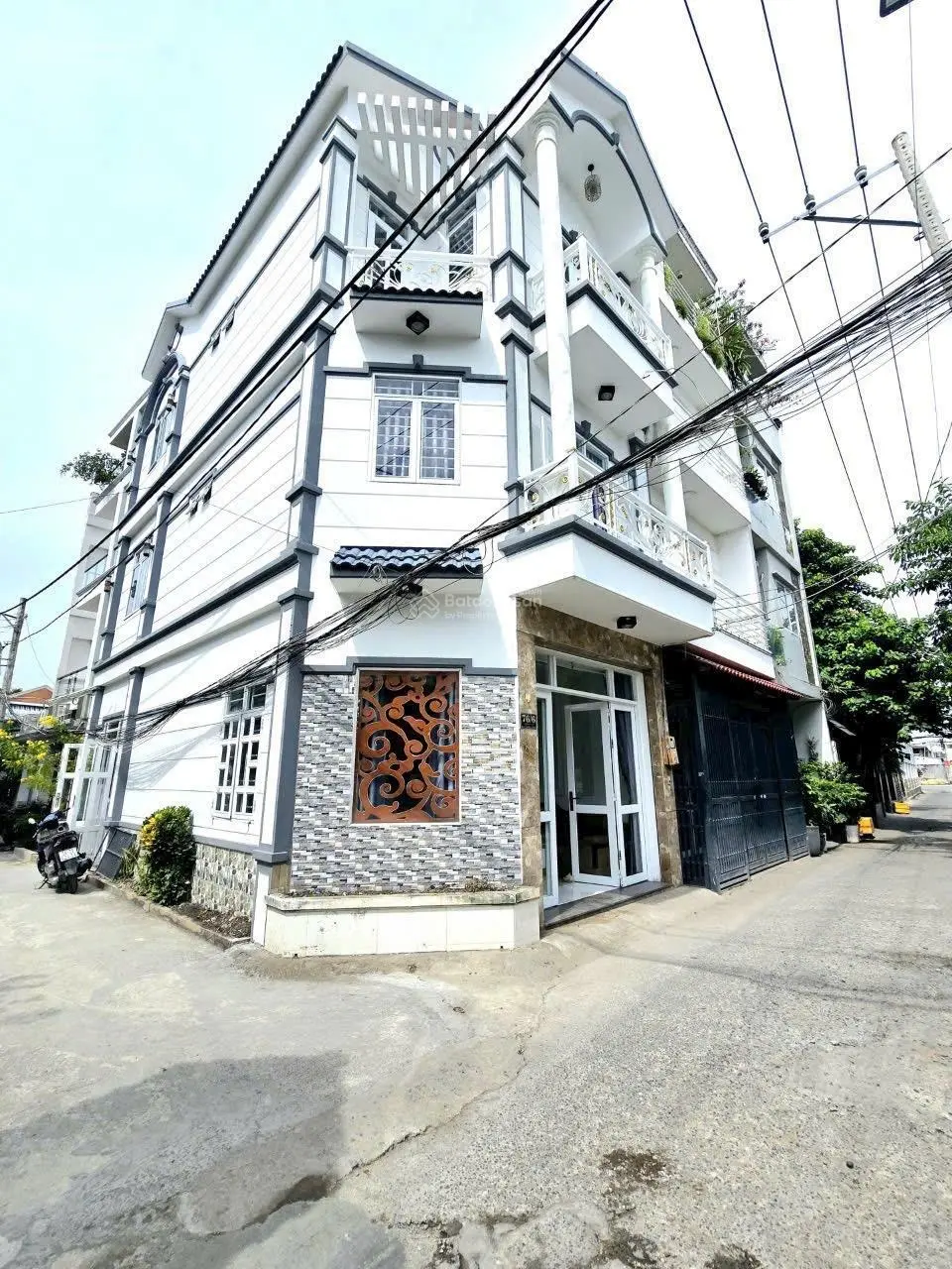 Bán nhà phố mặt tiền HXH 76 Dương Cát Lợi*Thị Trấn Nhà Bè - 5.5x12m, 3L, 4PN + NT. Giá bán: 6.8 tỷ