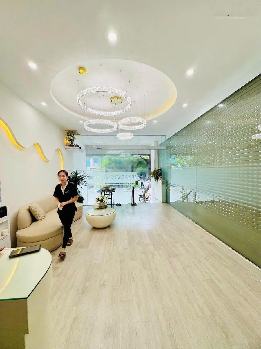Mặt phố 8 tầng thang máy - Lô góc vỉa hè kinh doanh. Giá rẻ bất ngờ