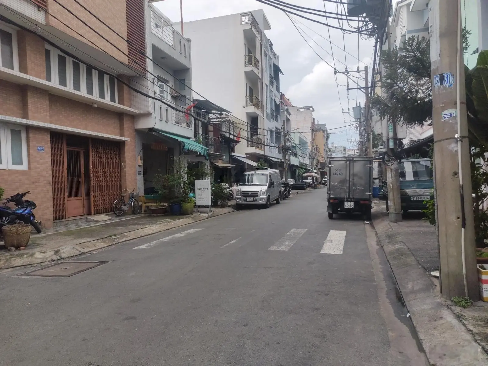 Bán nhà Ngay Âu Cơ, Chỉ 75TR/M2, Đường nhựa 8m ,185m2, Nở hậu tài lộc, Khu xây Cao Tầng.