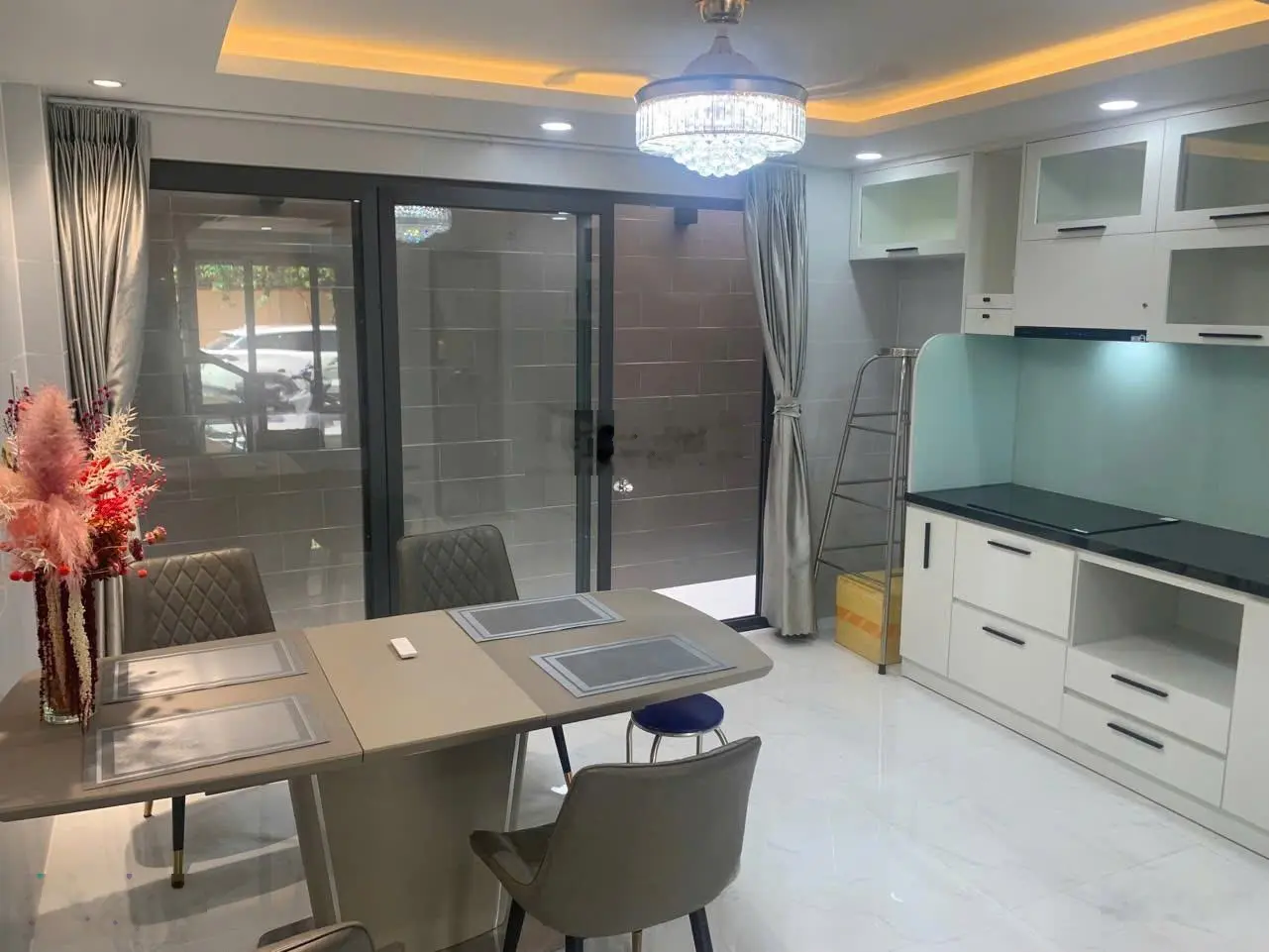 Xe hơi tránh ngủ nhà - có thang máy - nguyễn văn đậu - ngang khủng 6m - 4 tầng - 65m2 - 11.5 tỷ tl