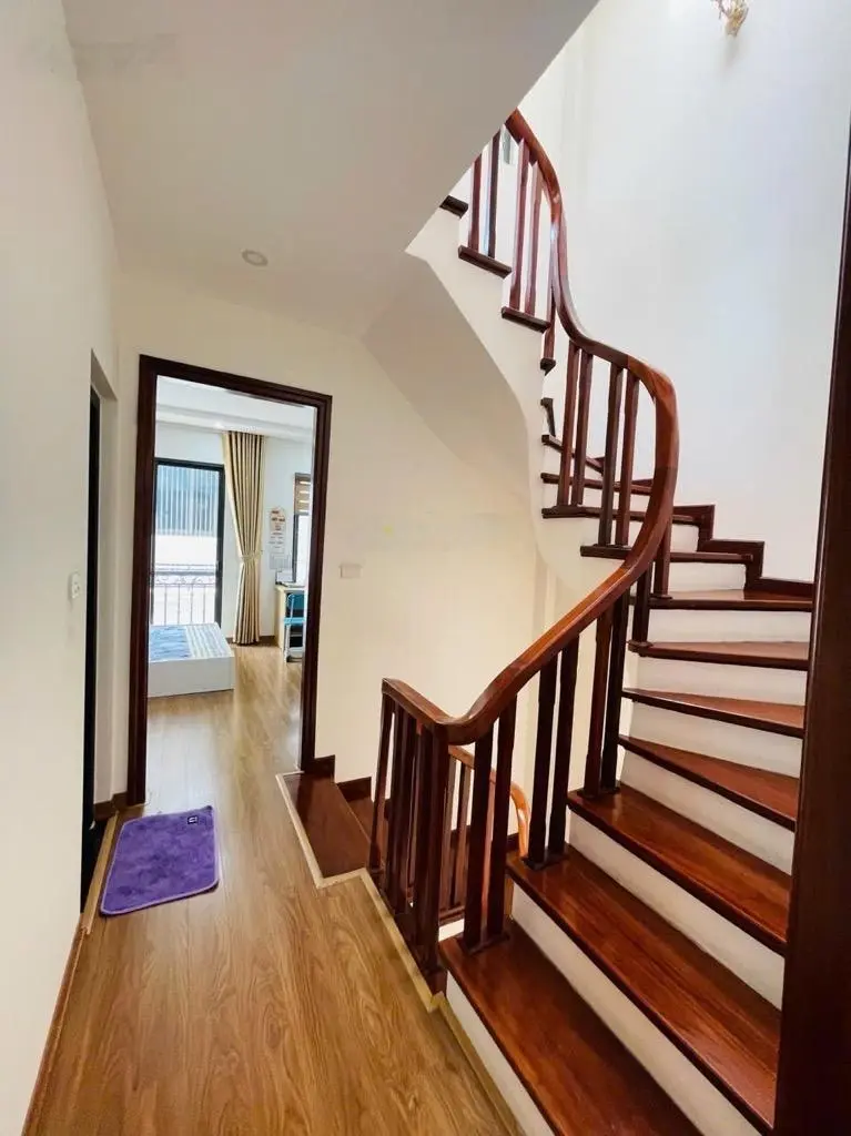 Bán nhà phố Hào Nam, 68m x 5 tầng, ô chờ thang máy, cách phố 20m, mặt tiền rộng, nhỉnh 10 tỉ