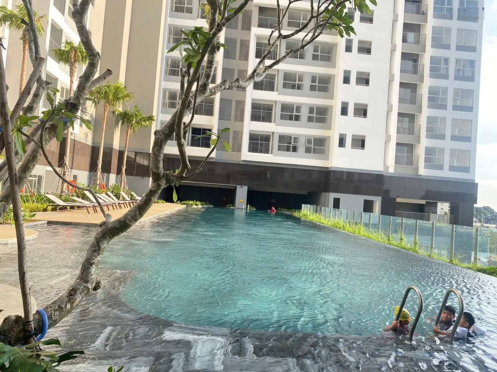 Bán nhanh căn hộ Happy One Central 2PN view thành phố giảm mạnh chỉ còn 2.45tỷ. LH 0888 728 *** Ms Tú