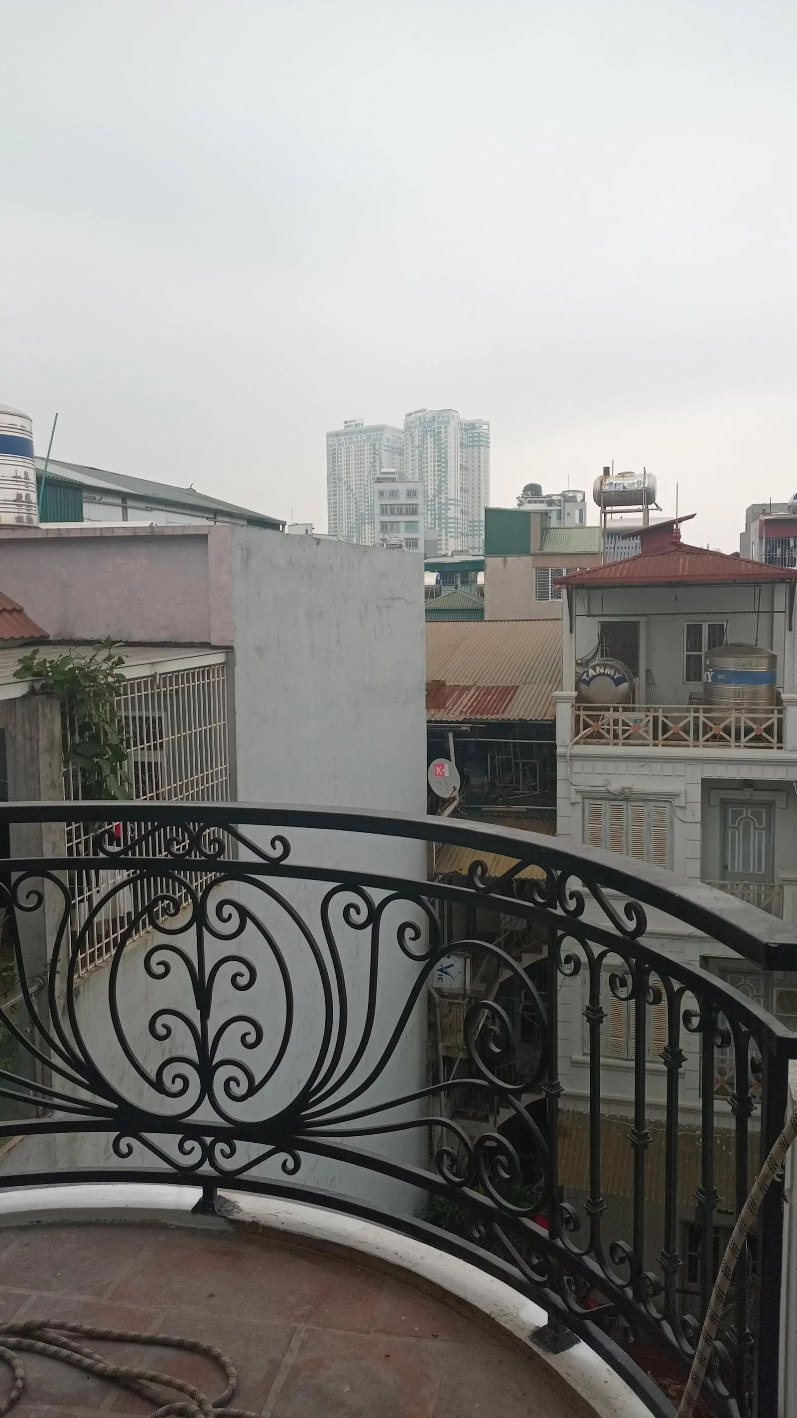 Bán nhà Phố Bồ Đề, nhà đẹp, ô tô, cạnh hồ, anh ninh tốt 35m x 5 tầng, giá chào 10,1 tỷ