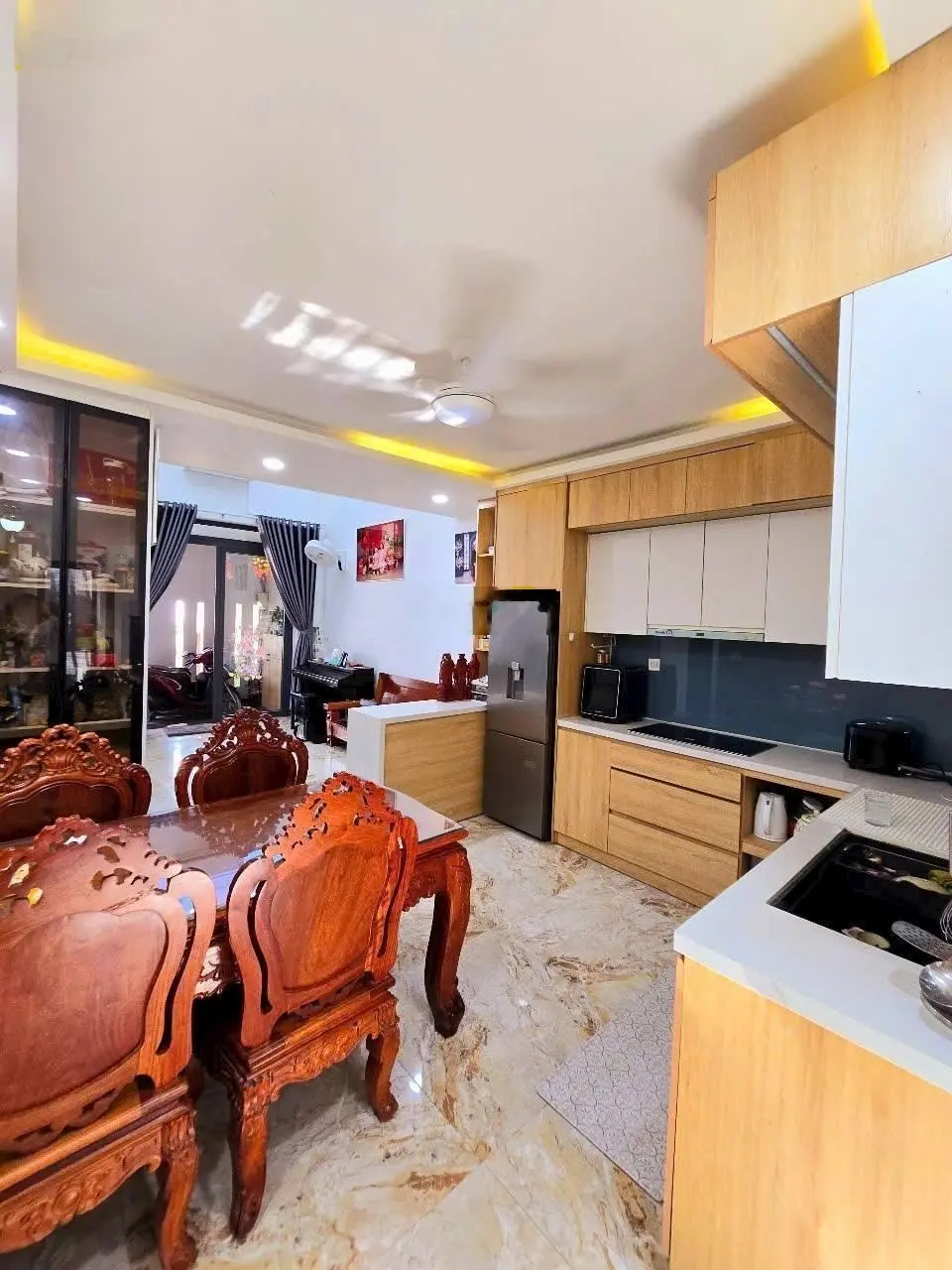 Bán gấp nhà trục đường Lã Xuân Oai Q9. DT: 4mx13m. Kết cấu: 2 tầng full nội thất giá bán: 3,6 tỷ