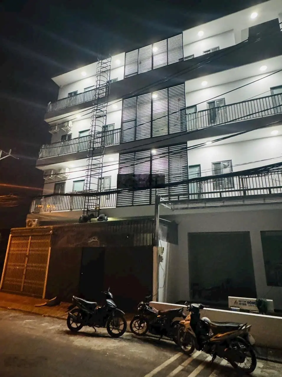 Bán căn hộ dịch vụ gốc 2 mặt tiền đường, đường 182, phường Tăng Nhơn Phú A, Quận 9