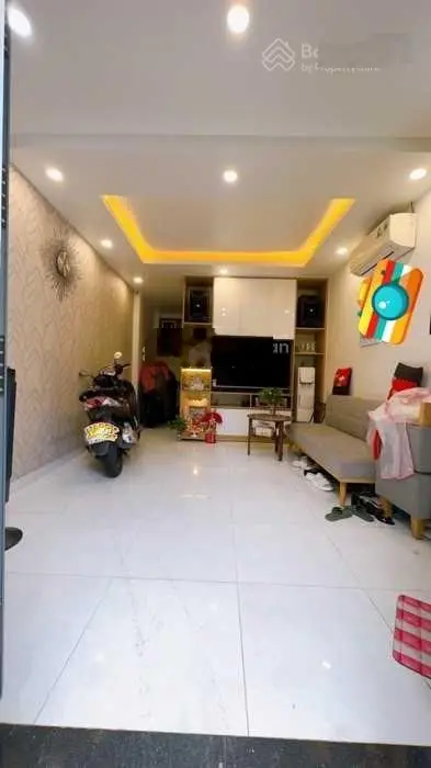 Nhà đẹp Q4 SHR 24m2 vuông vức đẹp. Hoàn công đủ 5 tầng BTCT. 10m ra đường Số 39. Nhỉnh 4 tỷ