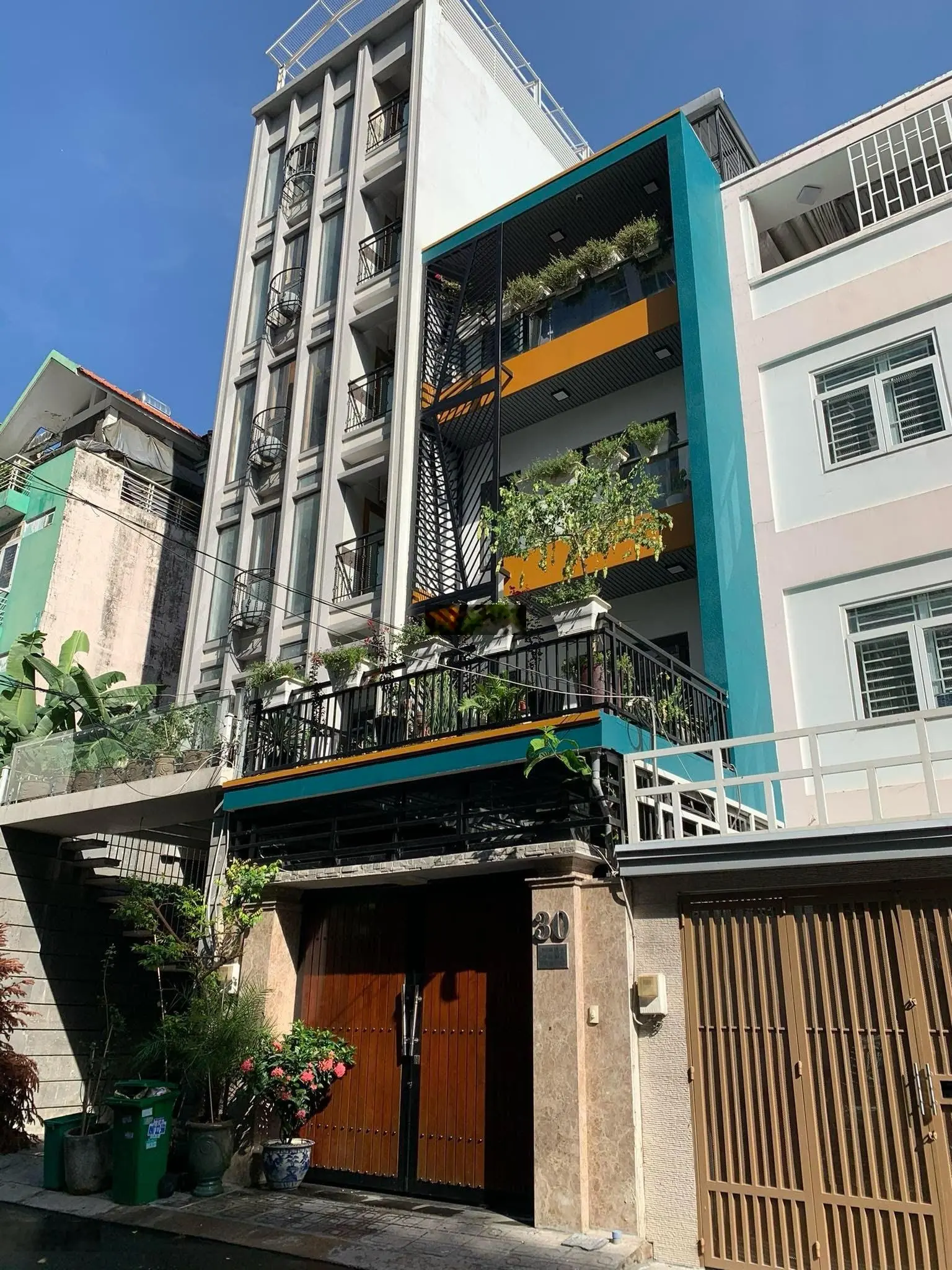 Bán nhà hẻm 1073 CMT8 (Cư Xá Tự Do), Q.Tân Bình. DT: 4.5 x 20m nở hậu 4 lầu giá 18,9tỷ HĐT 25tr/th