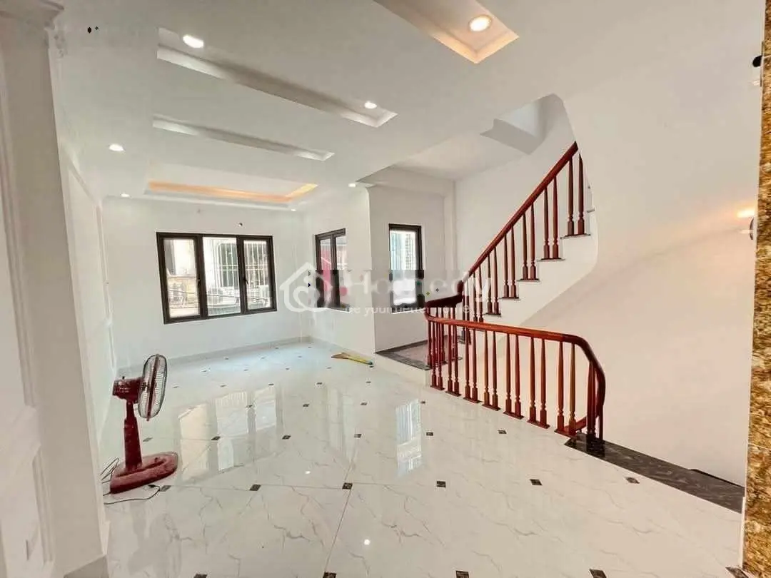 Siêu phẩm nhà đẹp - Ô tô vào nhà - Thang máy - View hồ Linh Đàm - Ở sướng