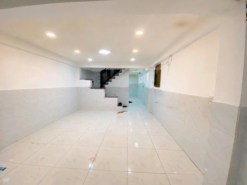 Nhà đẹp cạnh Vạn Phúc City QL13 tiềm năng phát triển vị trí đẹp giá rẻ gấp bán