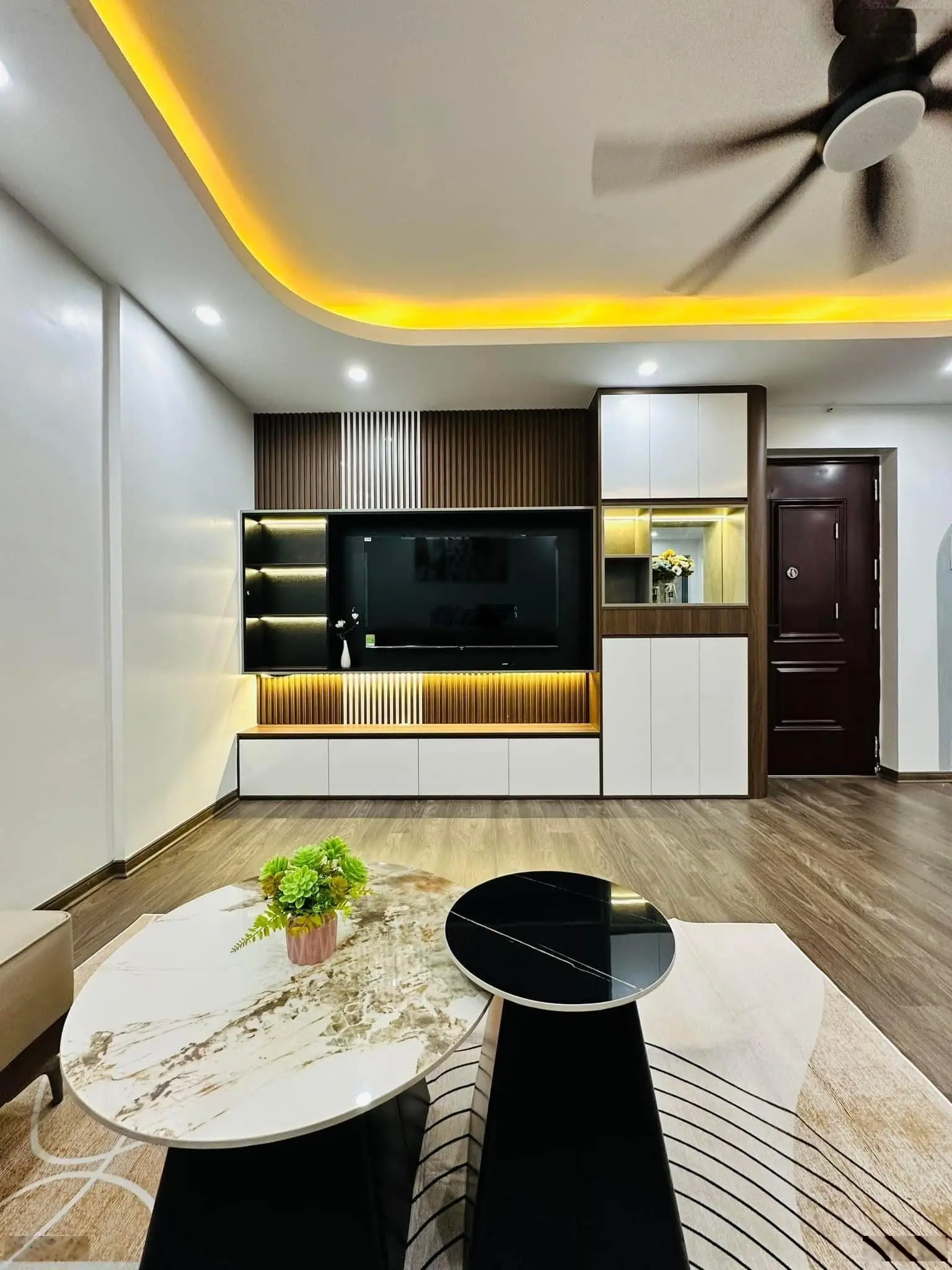 Cần bán chung cư CT4A1 Linh Đàm căn góc 2 mặt thoáng
