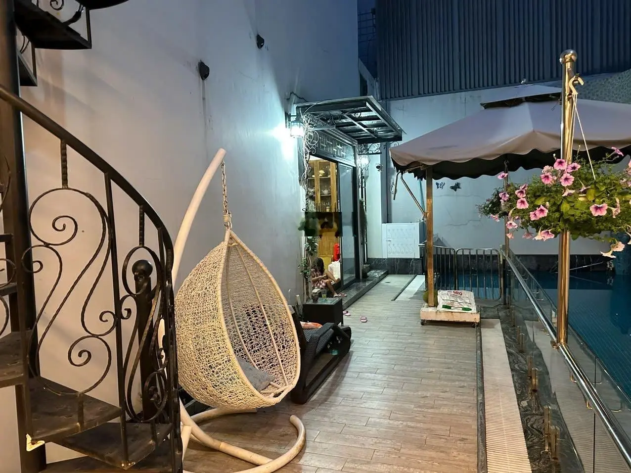 Biệt thự 4 tầng có hồ bơi khu bên sông - gigamall phạm văn đồng - đường 25 - giá chỉ 29 tỷ