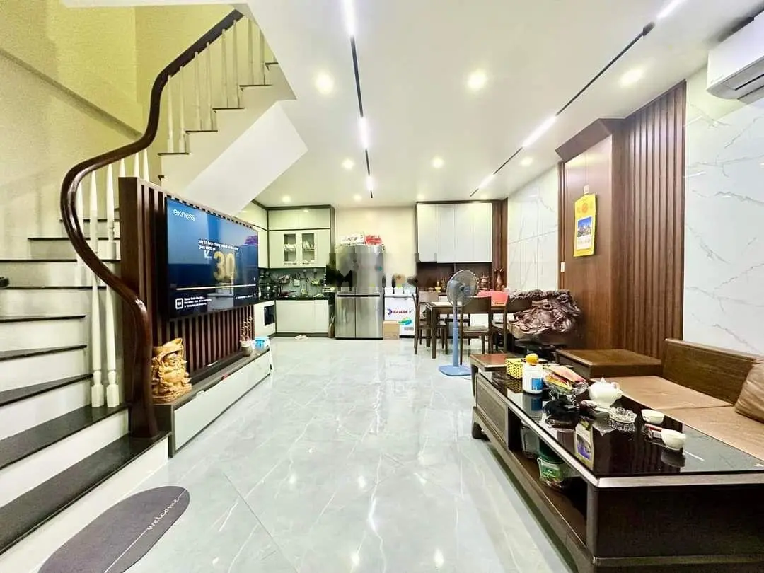 Cần tiền gấp nhà Tam Trinh Hoàng Mai giá rẻ bất ngờ 45m 5 tầng Mt 5,4 m có 7,3 tỷ ngõ ô tô