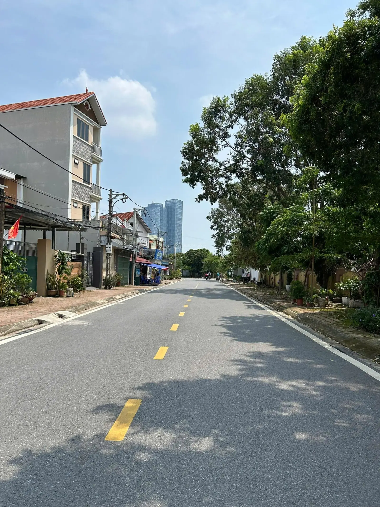 Vị trí đắc địa, Trục chính Đào Xuyên 180m2 - mt8m cần bán nhanh
