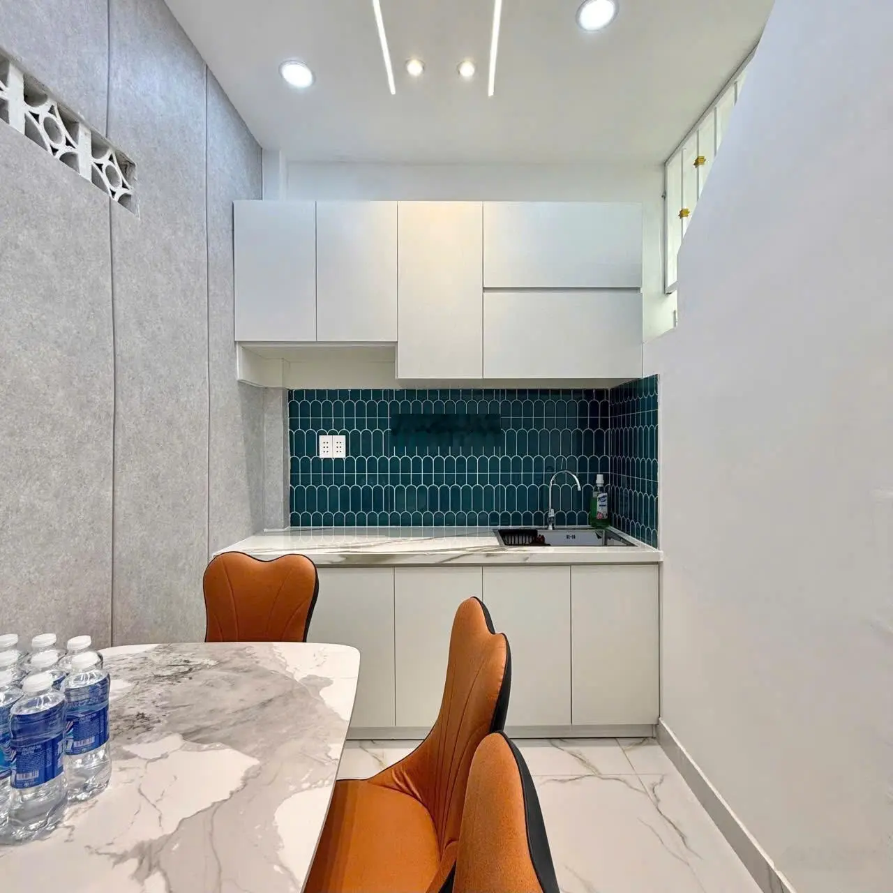 Nhà đẹp hẻm 1/, dưới 3 tỷ, hẻm trước nhà 6m, nhà trống, full nội thất mới đẹp. Liên hệ: 0906 435 ***