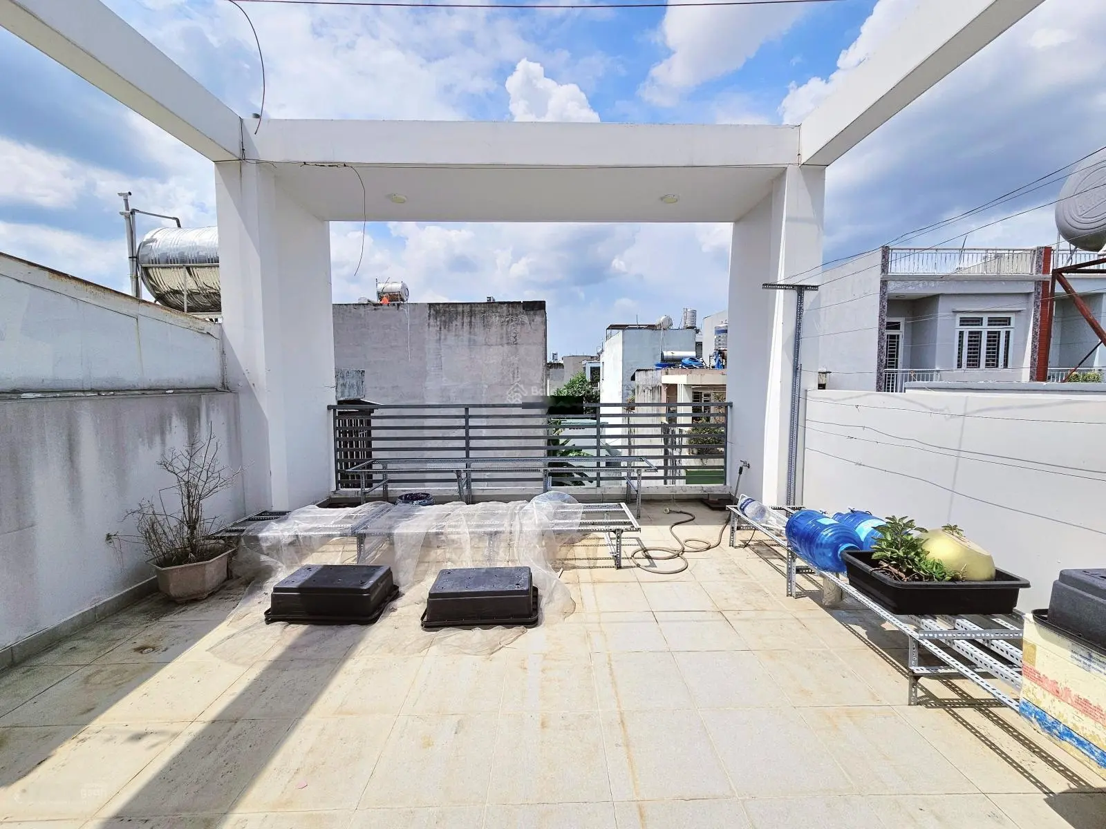 Nhà mới đẹp vào ở ngay, Hoàn công đầy đủ, Hẻm xe hơi gần Lê Văn Việt, 6.6 Tỷ