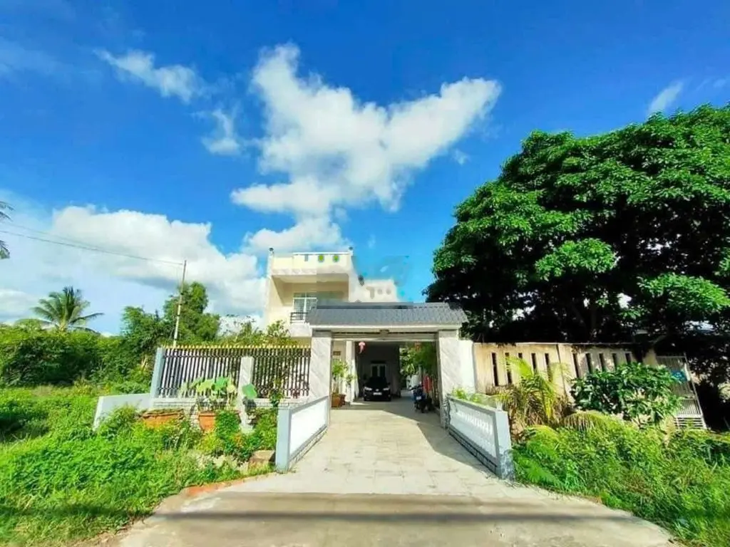 Nhà mặt tiền lộ nhựa phú hưng